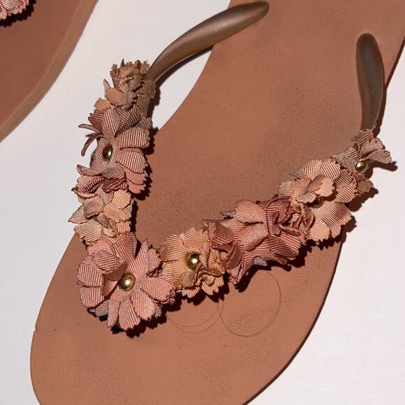 J. Crew fabric flowers on flip flops 9.5 - Picture 2 of 7